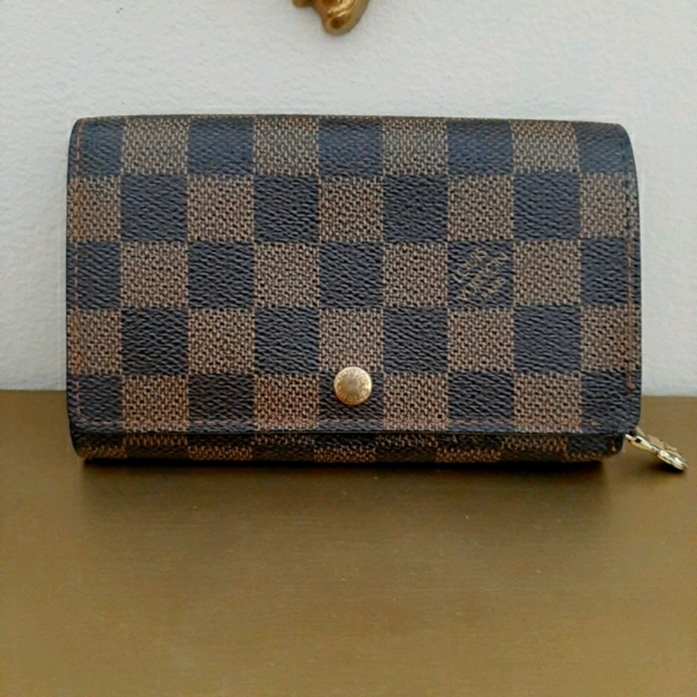 Authentic Louis Vuitton Used Medium Wallet. - image 1